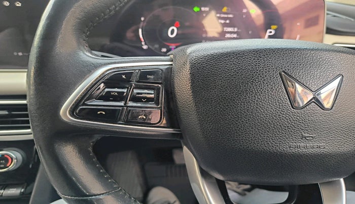 2022 Mahindra XUV700 AX 7 LUXURY D AT 7 STR, Diesel, Automatic, 67,280 km, interior