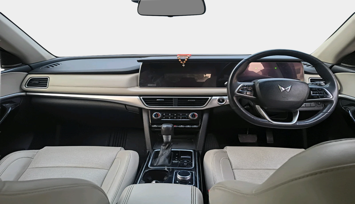 2022 Mahindra XUV700 AX 7 LUXURY D AT 7 STR, Diesel, Automatic, 67,280 km, interior