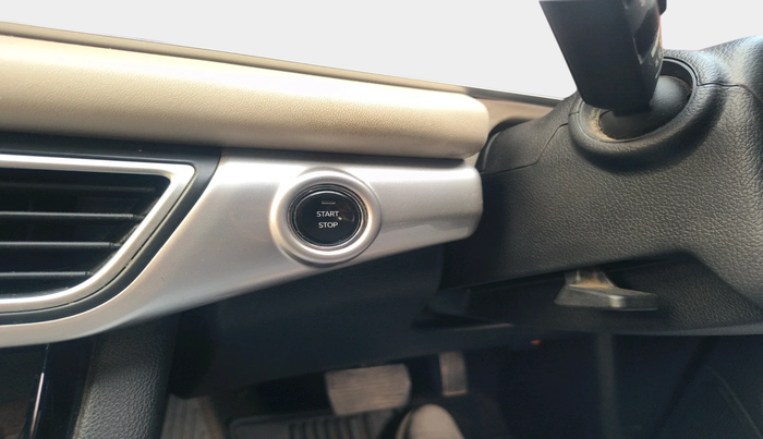 2022 Mahindra XUV700 AX 7 LUXURY D AT 7 STR, Diesel, Automatic, 67,280 km, interior