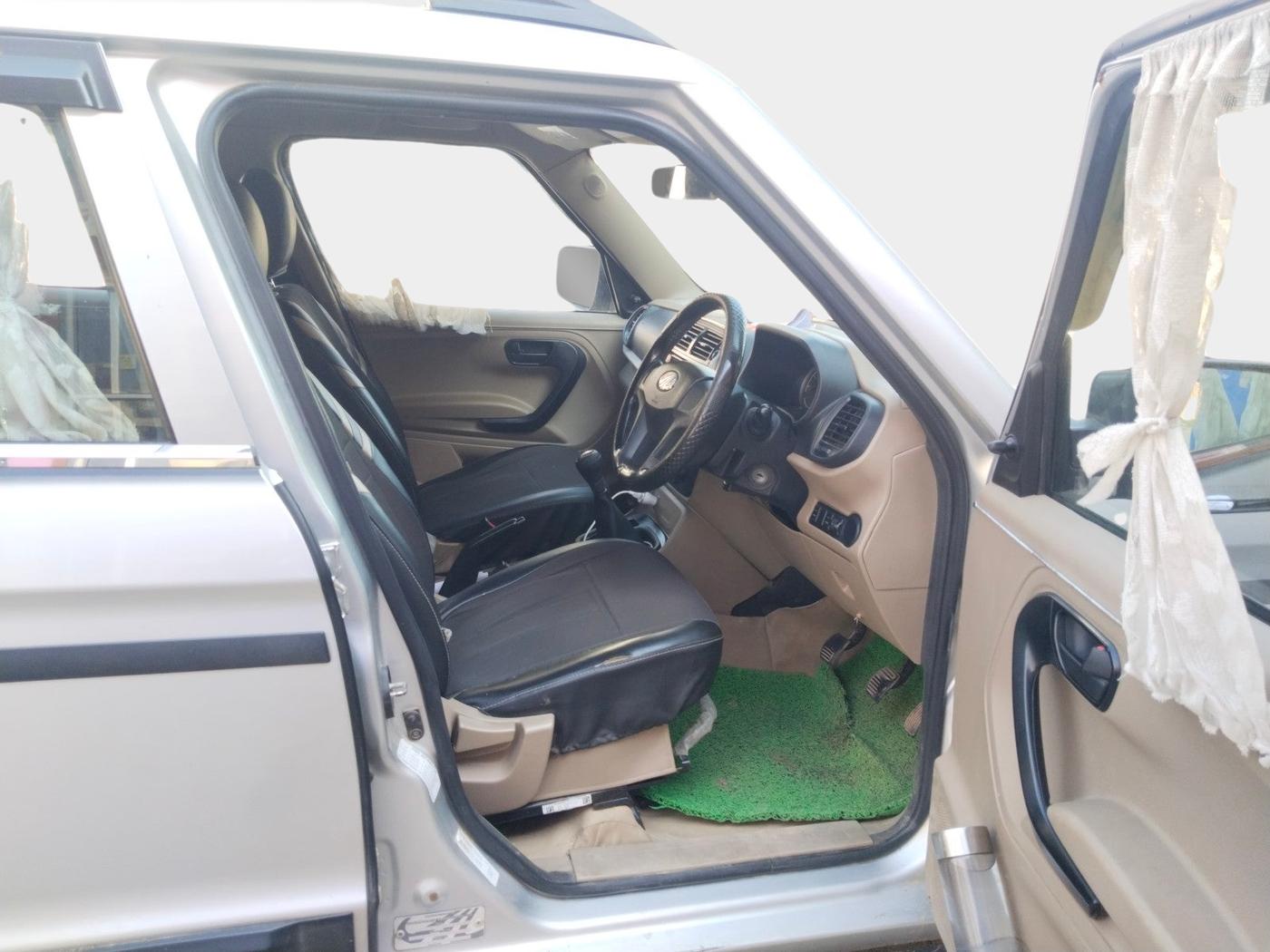 2021 Mahindra BOLERO NEO N 4, Diesel, Manual, 81,785 km, interior