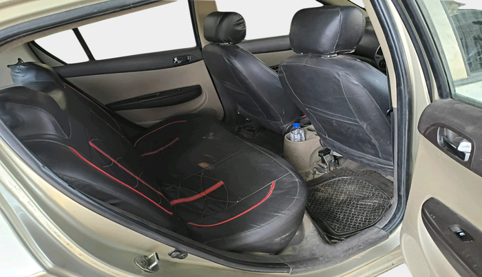 2011 Hyundai i20 MAGNA 1.2, Petrol, Manual, 1,11,584 km, interior