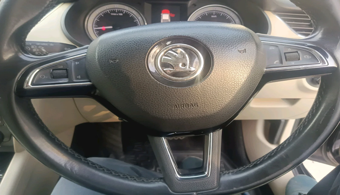 2017 Skoda Octavia 2.0 TDI L&K AT, Diesel, Automatic, 1,15,038 km, interior