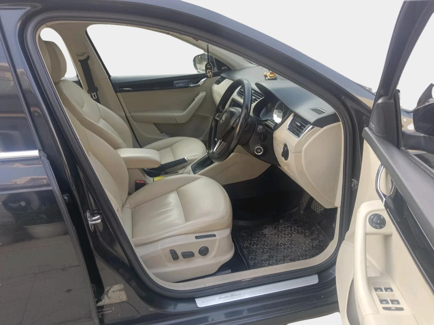 2017 Skoda Octavia 2.0 TDI L&K AT, Diesel, Automatic, 1,15,038 km, interior