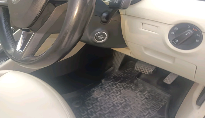 2017 Skoda Octavia 2.0 TDI L&K AT, Diesel, Automatic, 1,15,038 km, interior