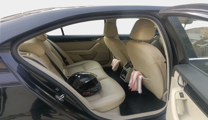 2017 Skoda Octavia 2.0 TDI L&K AT, Diesel, Automatic, 1,15,038 km, interior