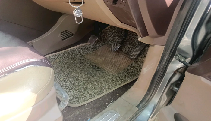 2014 Mahindra XUV500 W4, Diesel, Manual, 1,01,405 km, interior