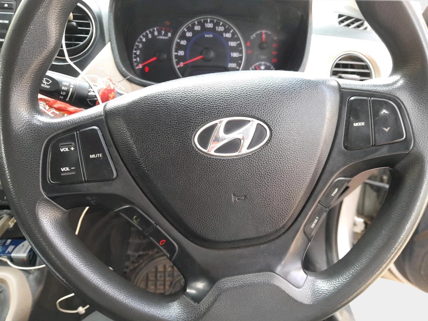 2015 Hyundai Grand i10 SPORTZ 1.2 KAPPA VTVT, Petrol, Manual, 39,034 km, interior
