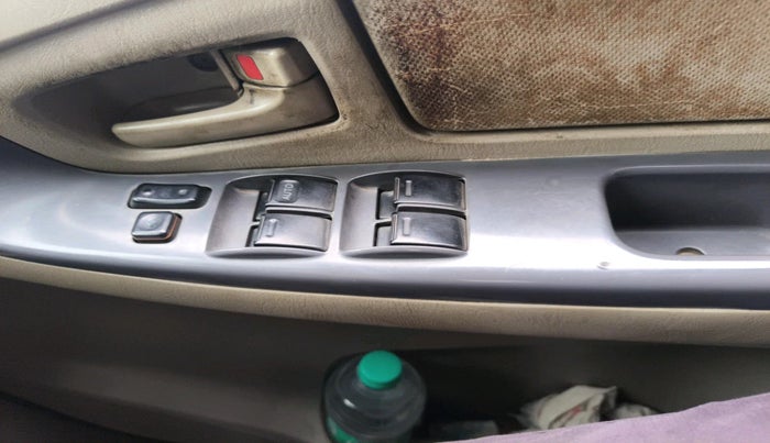 2012 Toyota Innova 2.5 G 8 STR, Diesel, Manual, 1,95,979 km, interior