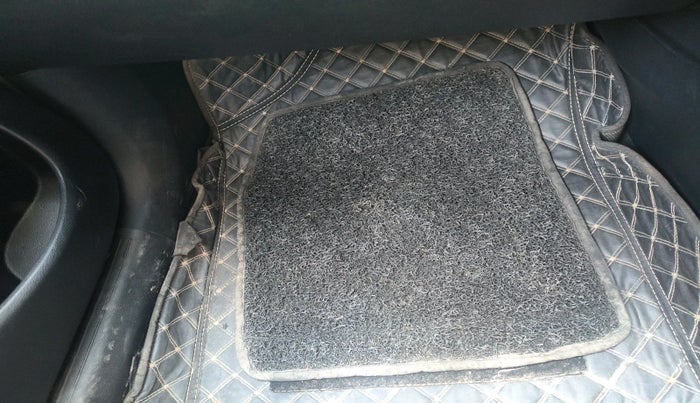 2024 KIA SELTOS  HTE 1.5 PETROL MT, Petrol, Manual, 35,272 km, interior