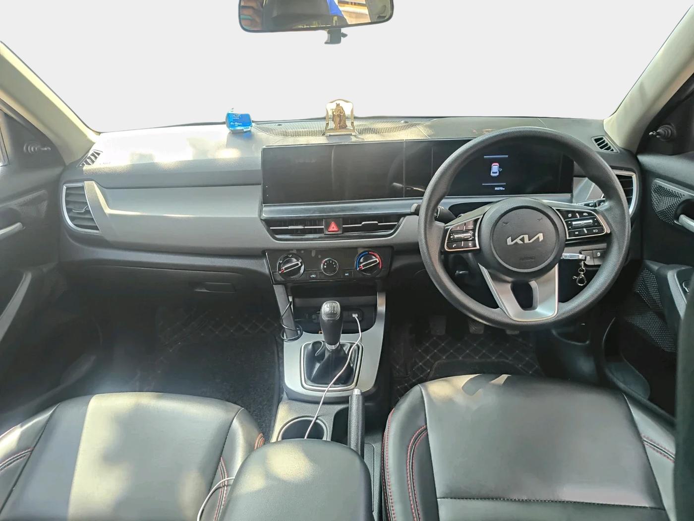 2024 KIA SELTOS  HTE 1.5 PETROL MT, Petrol, Manual, 35,272 km, interior