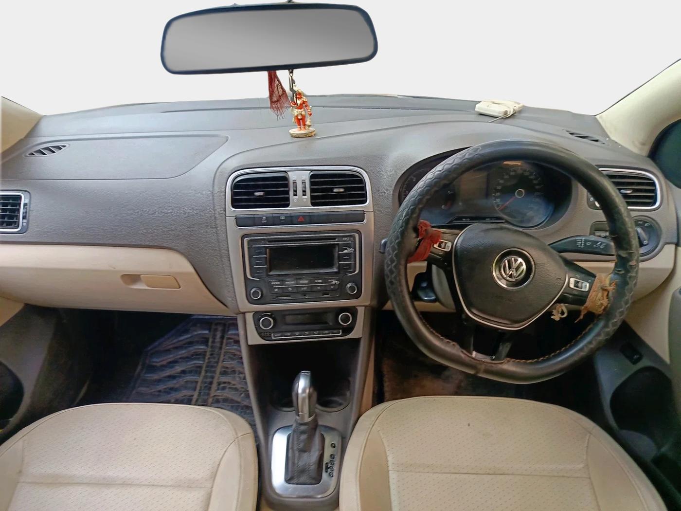 2015 Volkswagen Vento HIGHLINE 1.5 AT, Diesel, Automatic, 1,24,935 km, interior