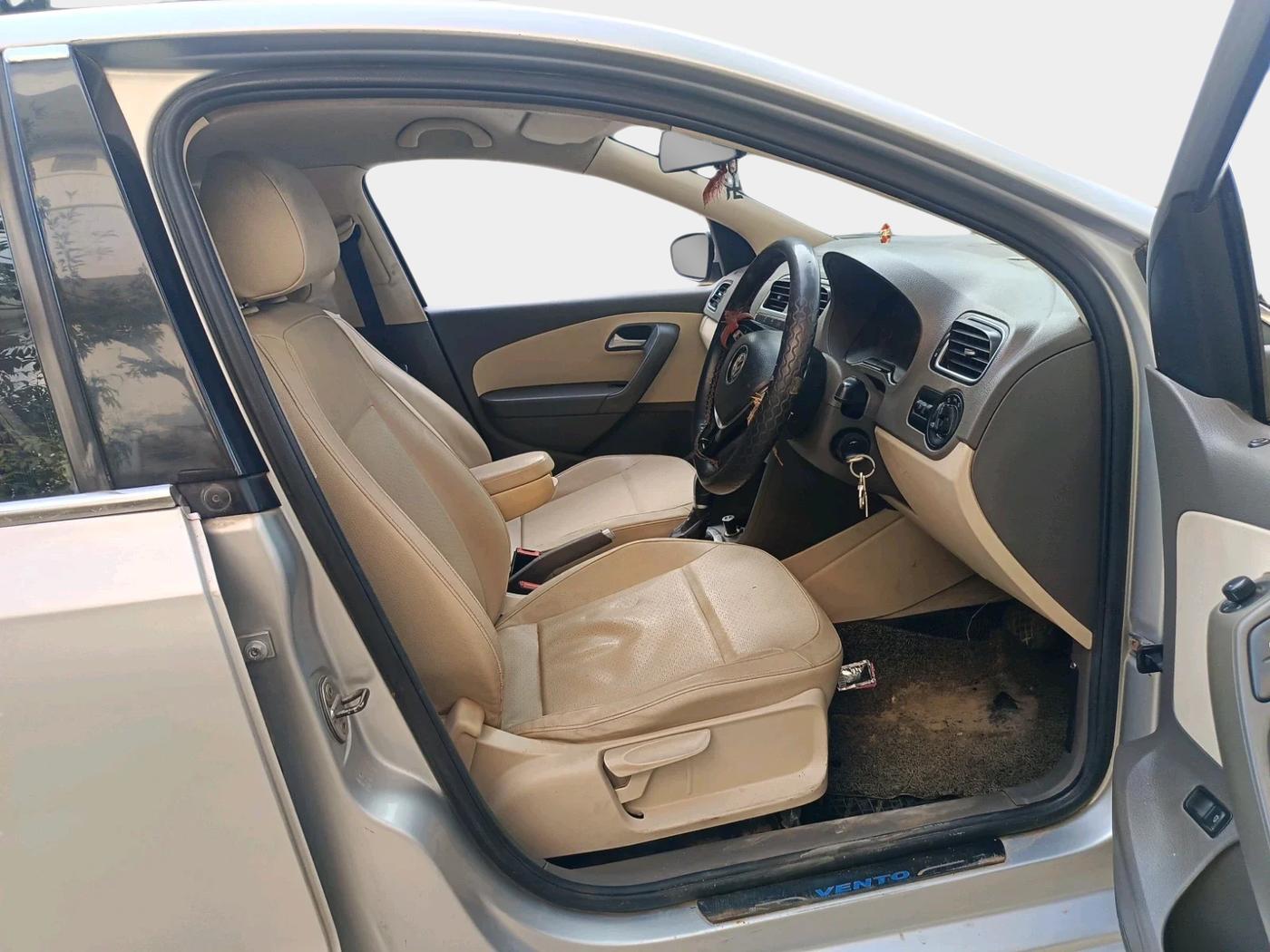 2015 Volkswagen Vento HIGHLINE 1.5 AT, Diesel, Automatic, 1,24,935 km, interior