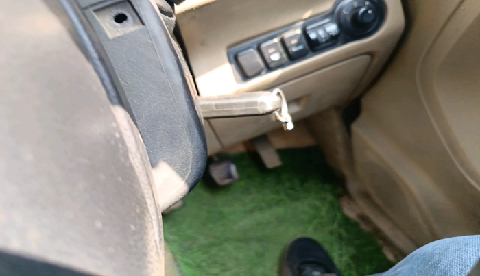 2019 Mahindra TUV300 T10, Diesel, Manual, 1,71,574 km, interior