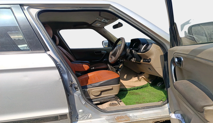 2019 Mahindra TUV300 T10, Diesel, Manual, 1,71,574 km, interior