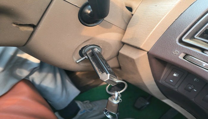 2014 Mahindra XUV500 W6, Diesel, Manual, 1,06,300 km, interior