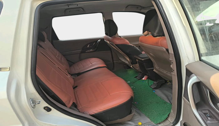 2014 Mahindra XUV500 W6, Diesel, Manual, 1,06,300 km, interior