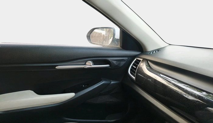 2022 KIA SELTOS HTK PLUS 1.5 IMT, Petrol, Manual, 27,841 km, interior