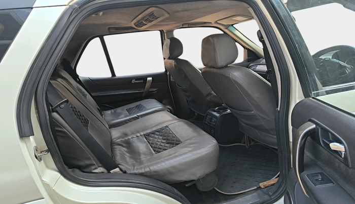 2016 Tata Safari Storme 2.2 VX 4X2, Diesel, Manual, 2,15,508 km, interior