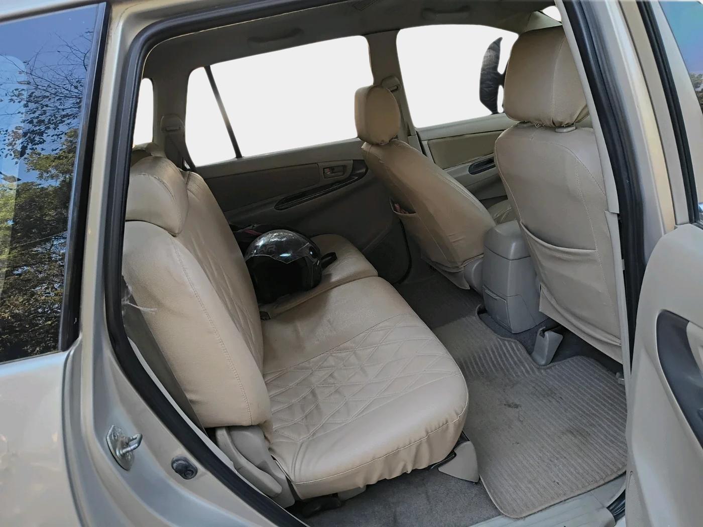2012 Toyota Innova 2.5 GX 8 STR, Diesel, Manual, 1,92,592 km, interior