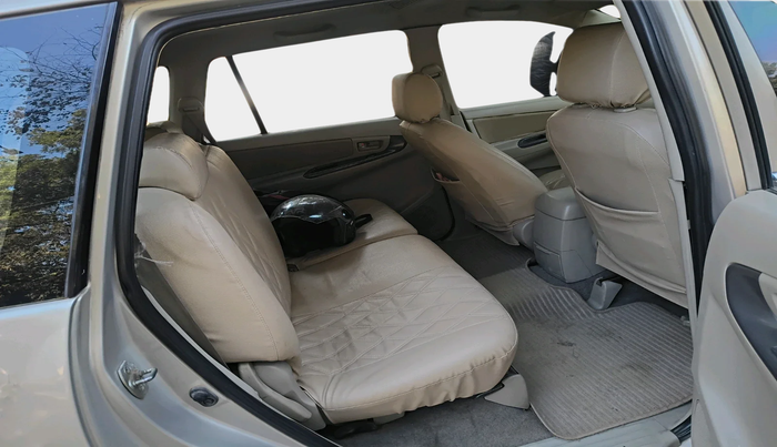 2012 Toyota Innova 2.5 GX 8 STR, Diesel, Manual, 1,92,592 km, interior