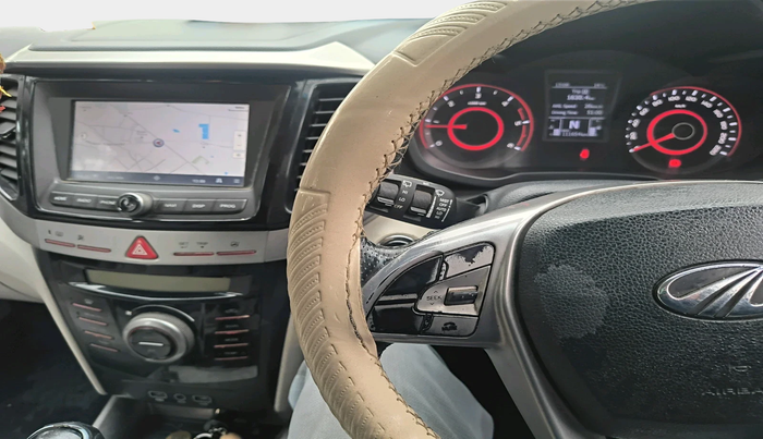 2019 Mahindra XUV300 W8 1.5 DIESEL, Diesel, Manual, 1,11,654 km, interior