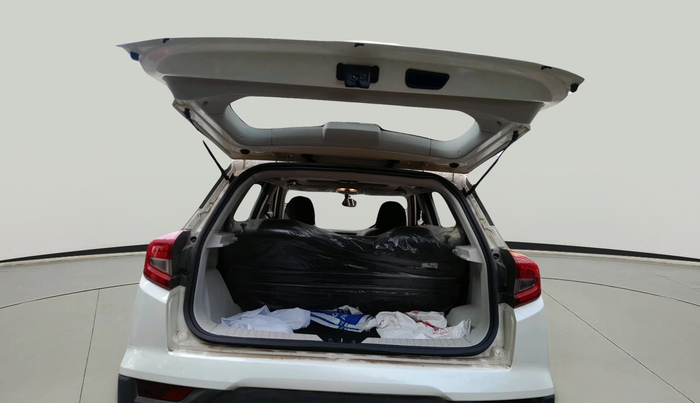 2023 Mahindra XUV300 W6 1.5 Diesel, Diesel, Manual, 40,219 km, exterior