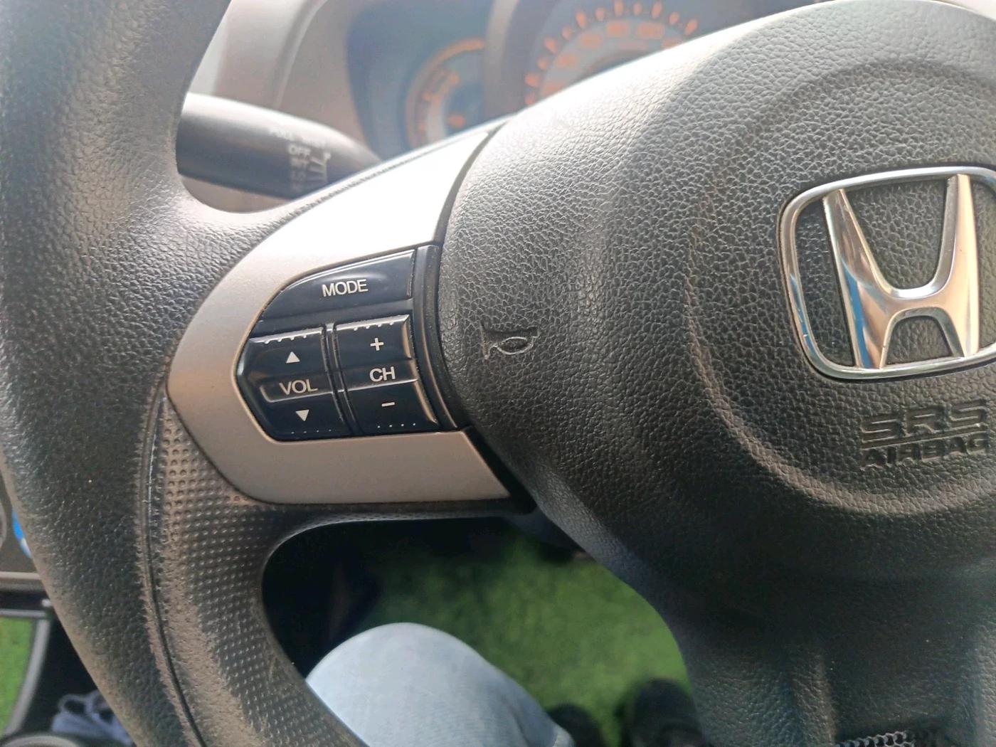 2013 Honda Brio V MT, Petrol, Manual, 83,134 km, interior