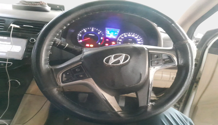 2011 Hyundai Verna FLUIDIC 1.6 CRDI EX, Diesel, Manual, 1,86,113 km, interior