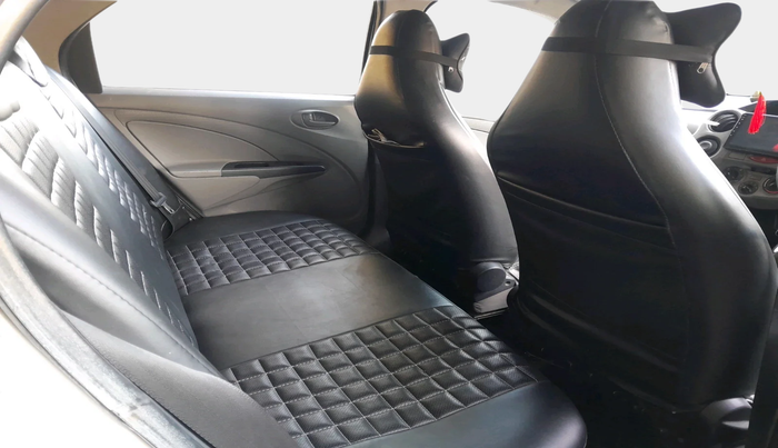 2011 Toyota Etios Liva G, Petrol, Manual, 1,16,930 km, interior