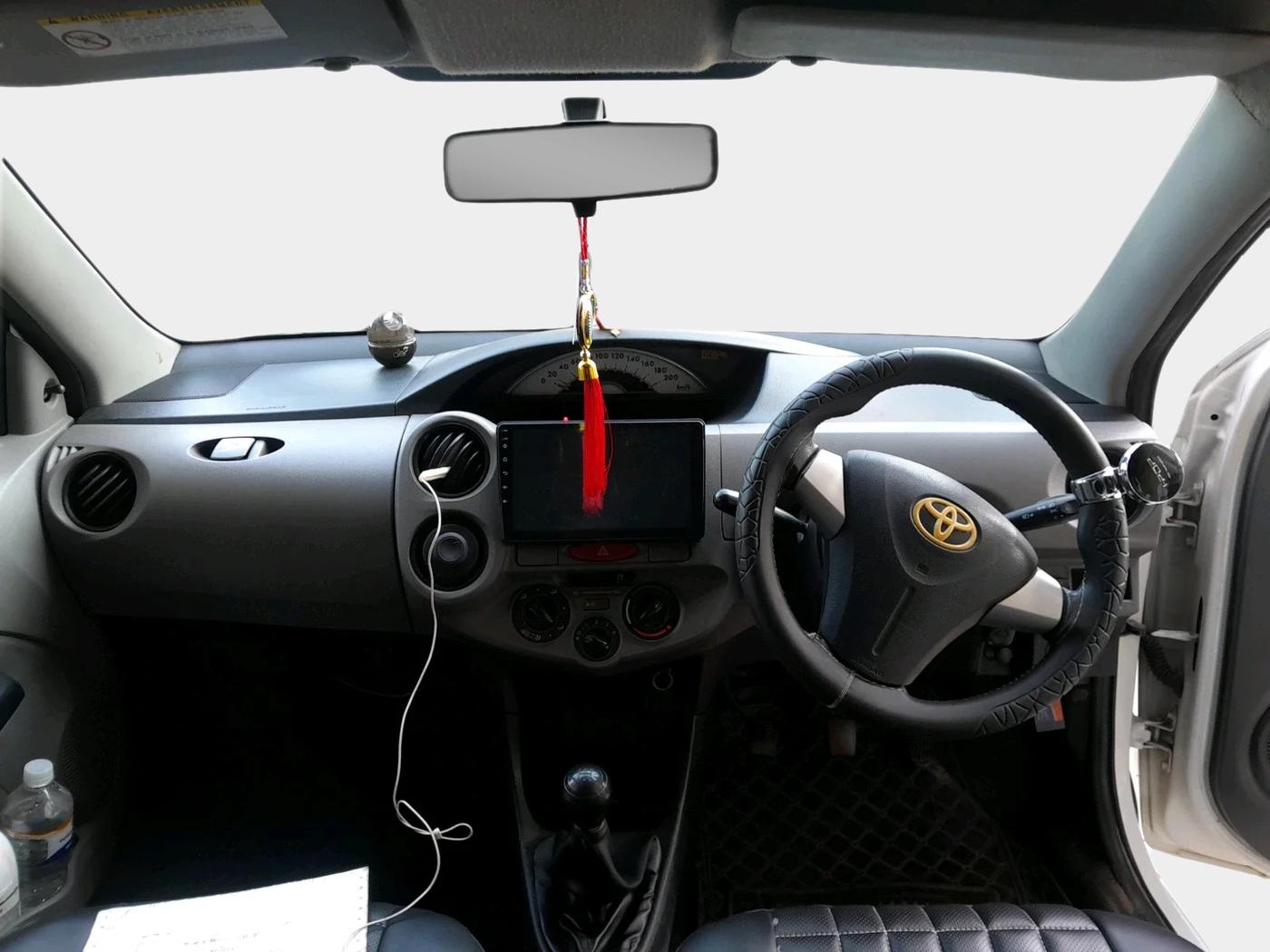 2011 Toyota Etios Liva G, Petrol, Manual, 1,16,930 km, interior