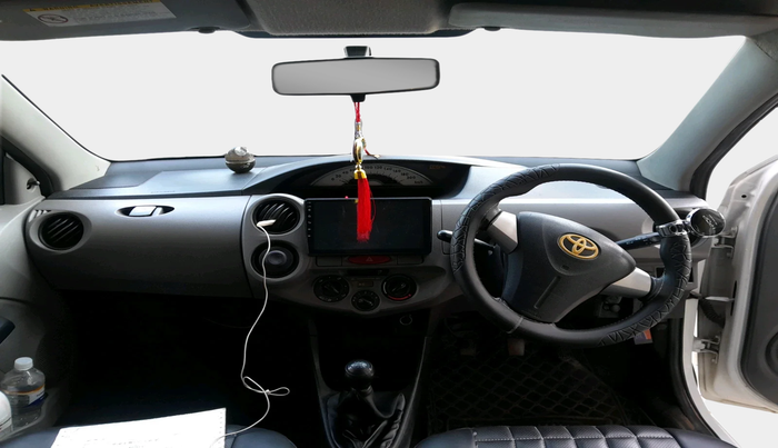 2011 Toyota Etios Liva G, Petrol, Manual, 1,16,930 km, interior