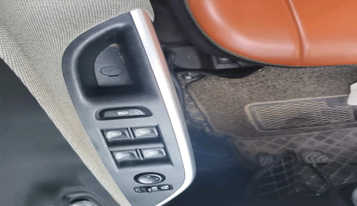 2024 Nissan MAGNITE XL, Petrol, Manual, 15,123 km, interior