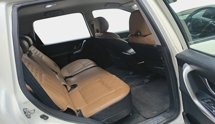 2019 Mahindra XUV500 W7, Diesel, Manual, 1,52,283 km, interior