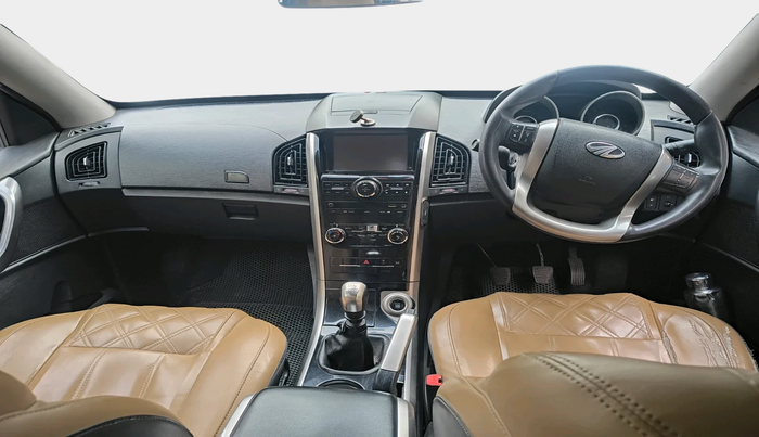 2019 Mahindra XUV500 W7, Diesel, Manual, 1,52,283 km, interior