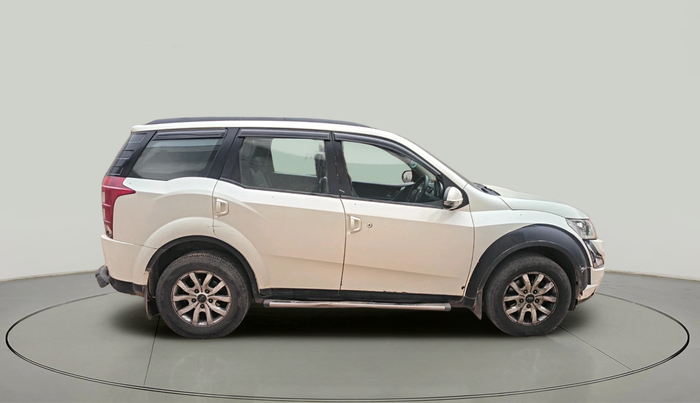 2015 Mahindra XUV500 W8, Diesel, Manual, 1,85,386 km, exterior