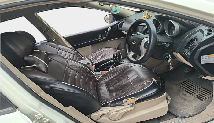 2015 Mahindra XUV500 W8, Diesel, Manual, 1,85,386 km, interior