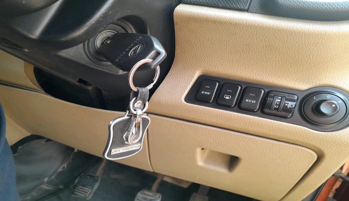 2017 Mahindra TUV300 T8, Diesel, Manual, 89,448 km, interior