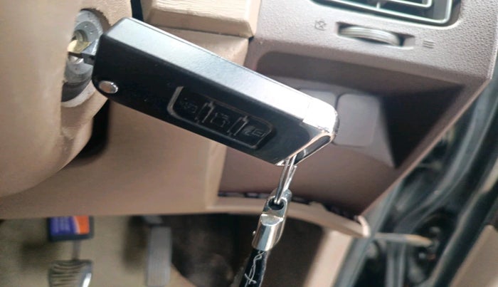 2015 Mahindra XUV500 W4, Diesel, Manual, 1,12,536 km, interior