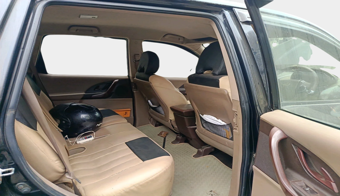 2015 Mahindra XUV500 W4, Diesel, Manual, 1,12,536 km, interior