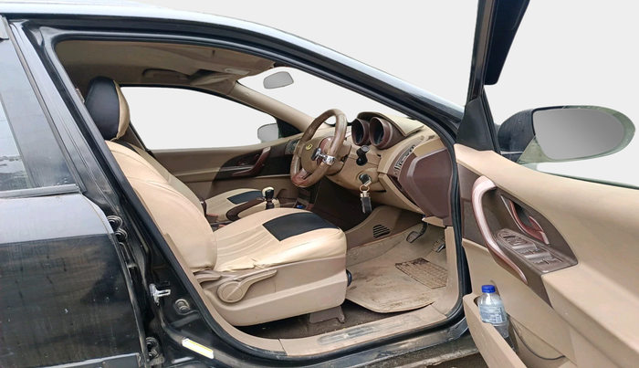 2015 Mahindra XUV500 W4, Diesel, Manual, 1,12,536 km, interior