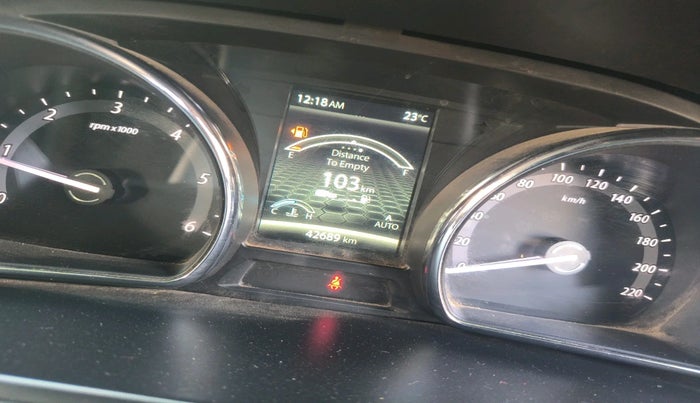 2018 Tata Hexa XM 4X2 7 STR, Diesel, Manual, 42,689 km, interior