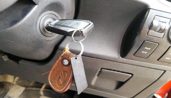 2017 Mahindra Kuv100 K8 D 6 STR, Diesel, Manual, 81,450 km, interior