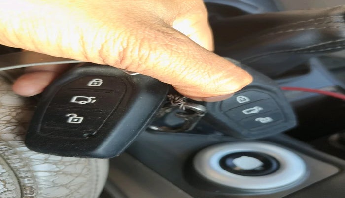 2015 Mahindra XUV500 W10, Diesel, Manual, 1,05,488 km, interior