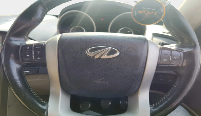 2015 Mahindra XUV500 W10, Diesel, Manual, 1,05,488 km, interior