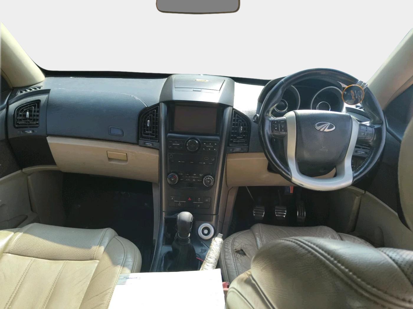 2015 Mahindra XUV500 W10, Diesel, Manual, 1,05,600 km, interior