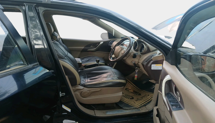 2014 Mahindra XUV500 W8, Diesel, Manual, 1,61,141 km, interior