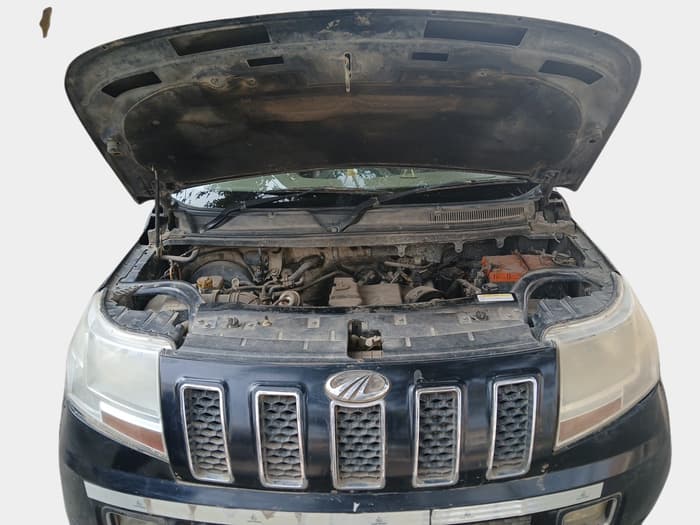 2016 Mahindra TUV300 T8, Diesel, Manual, 2,32,352 km, exterior