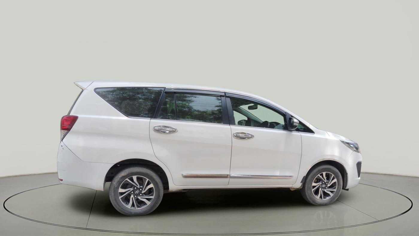 2022 Toyota Innova Crysta 2.4 VX 8 STR, Diesel, Manual, 1,08,000 km, exterior