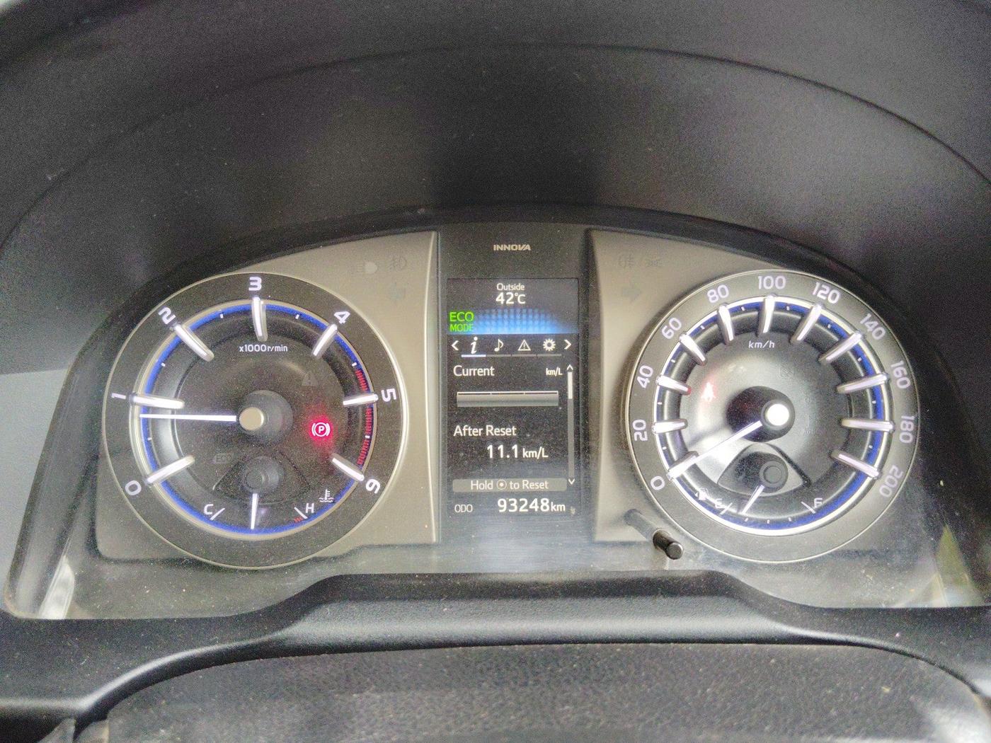 2022 Toyota Innova Crysta 2.4 VX 8 STR, Diesel, Manual, 1,08,000 km, interior