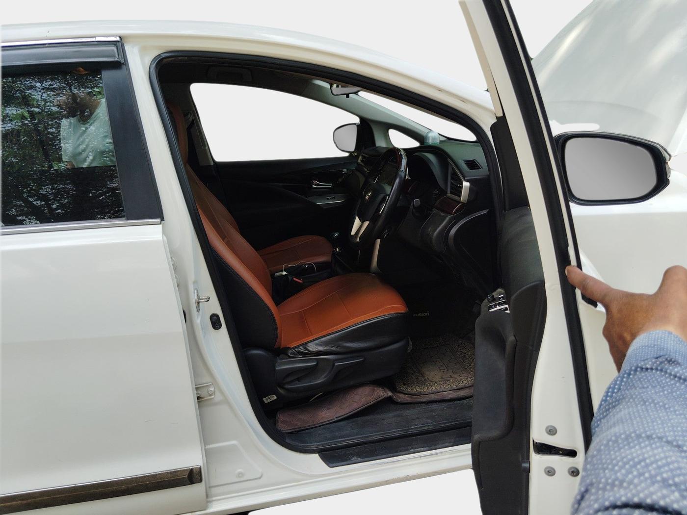 2022 Toyota Innova Crysta 2.4 VX 8 STR, Diesel, Manual, 1,08,000 km, interior